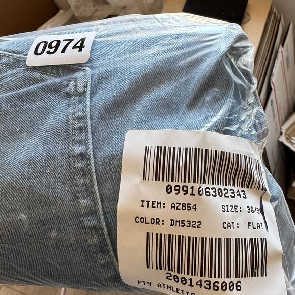 J.Crew Signature Flex Athletic Slim Fit Jeans Mens 36x30 Light Blue Wash Tapered - Picture 8 of 8